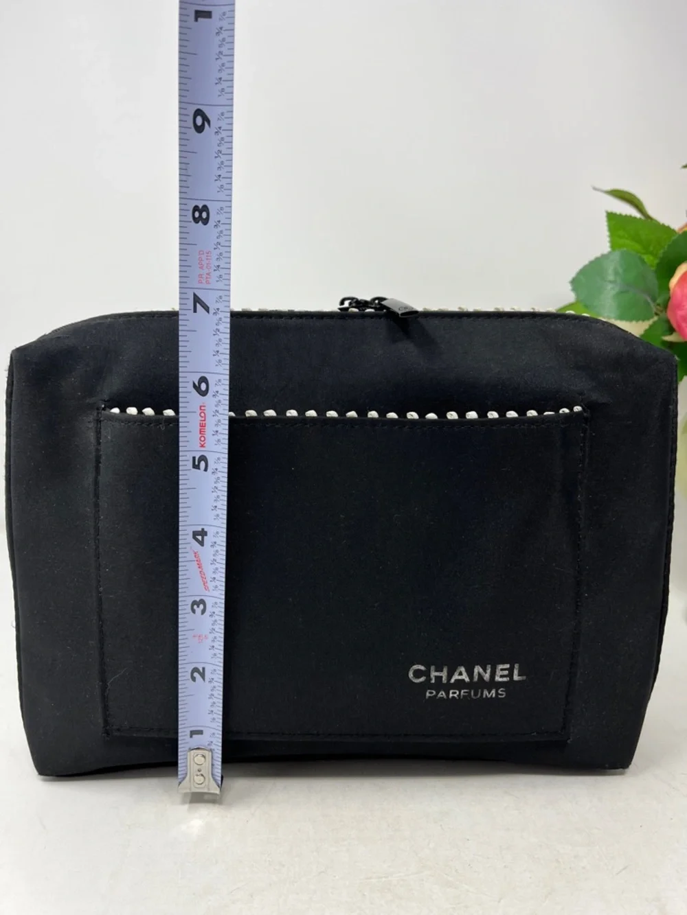 CHANEL PARFUMS ZIPPER COSMETIC POUCH BLACK WITH WHITE TRIM BONUS CRÈME SHOP EYE
